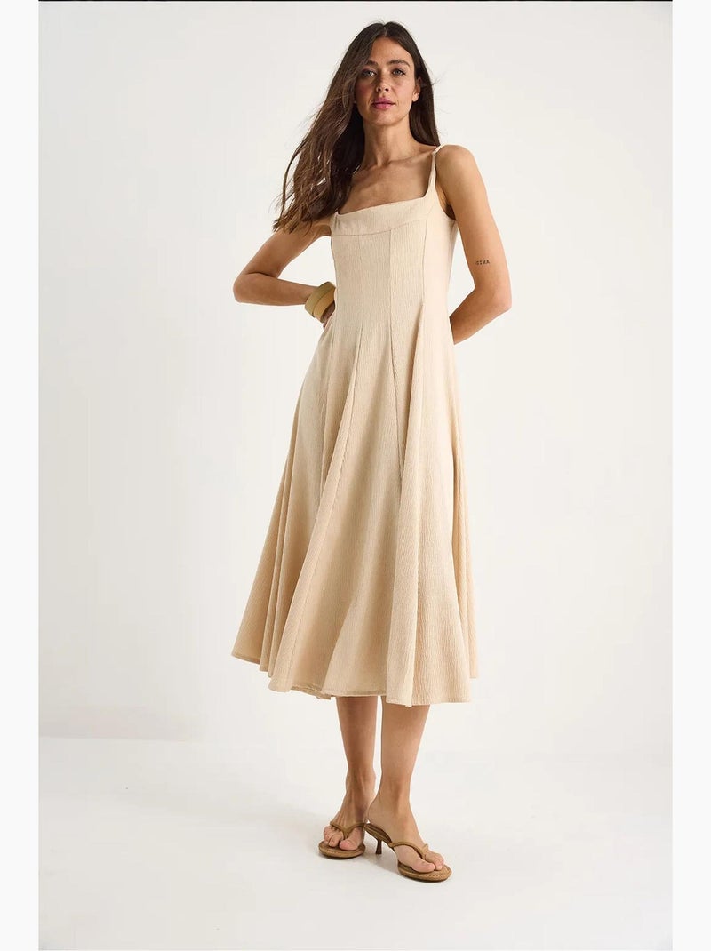 Vestido midi con cuello cuadrado y godet de tirantes finos lucci Beige arcilla - Kiabi