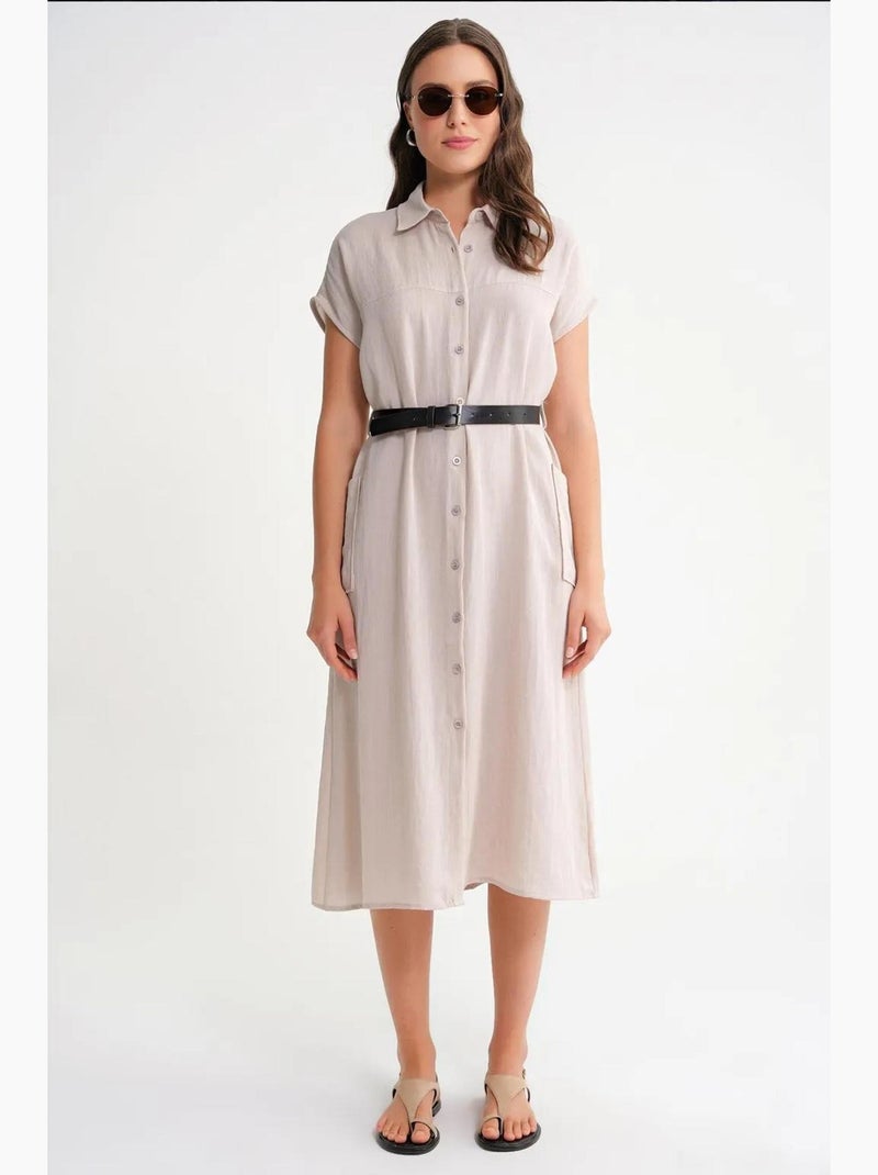 Vestido midi con cuello de tippet abotonado y detalle de accesorios de mixray Arena - Kiabi