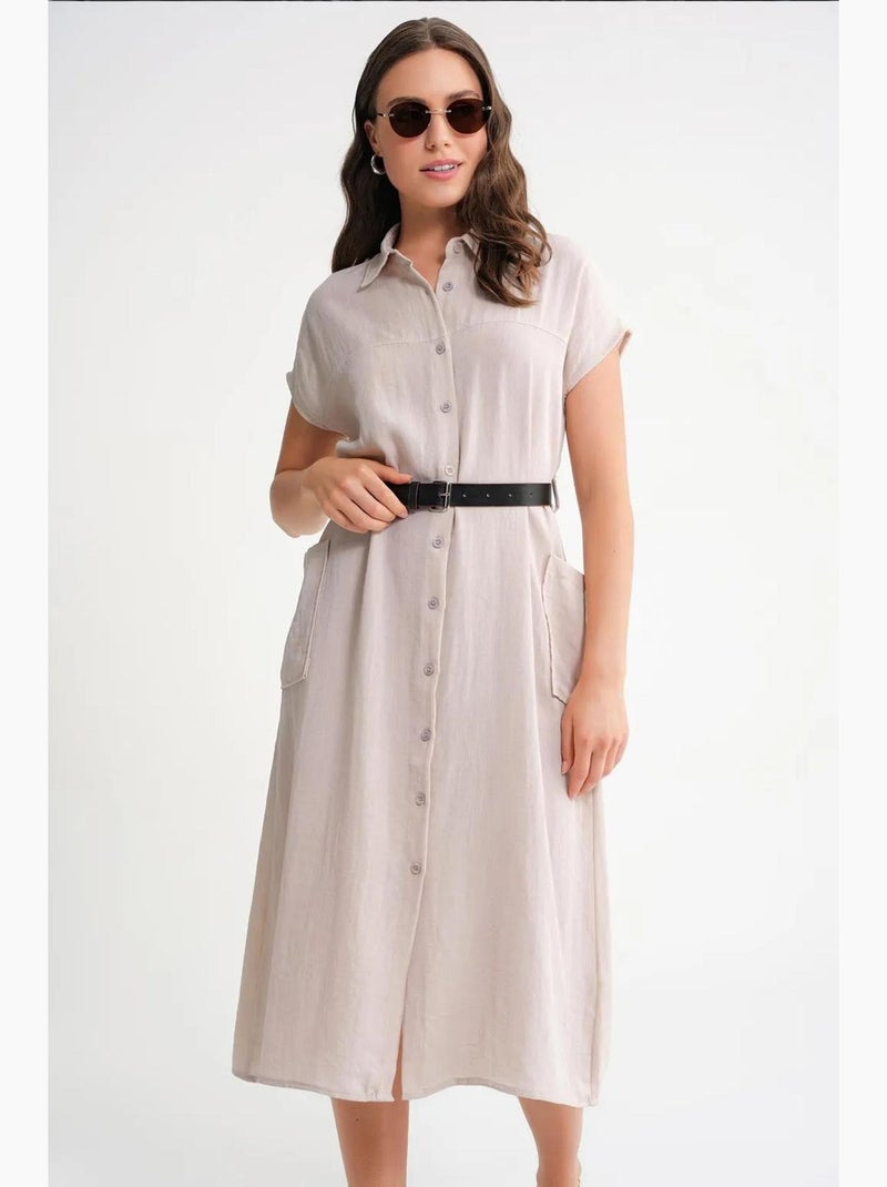 Vestido midi con cuello de tippet abotonado y detalle de accesorios de mixray Arena - Kiabi