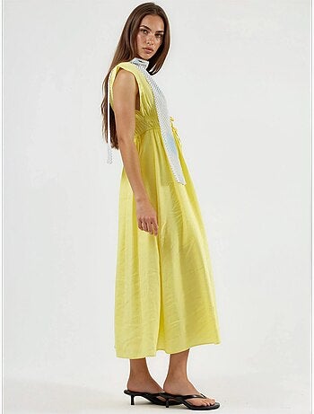 Vestido midi con cuello en v y detalle de lazo busem