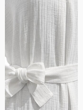 Vestido midi con cuello en v y detalles de accesorios mixray