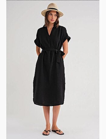 Vestido midi con cuello en v y detalles de accesorios mixray