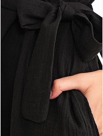 Vestido midi con cuello en v y detalles de accesorios mixray