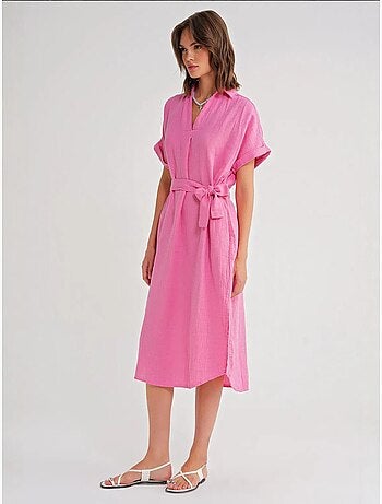 Vestido midi con cuello en v y detalles de accesorios mixray