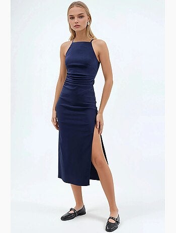 Vestido midi con cuello halter y abertura hiccup