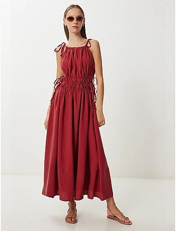 Vestido midi con cuello halter y detalle de lazada istanbul