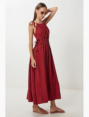 Vestido midi con cuello halter y detalle de lazada istanbul