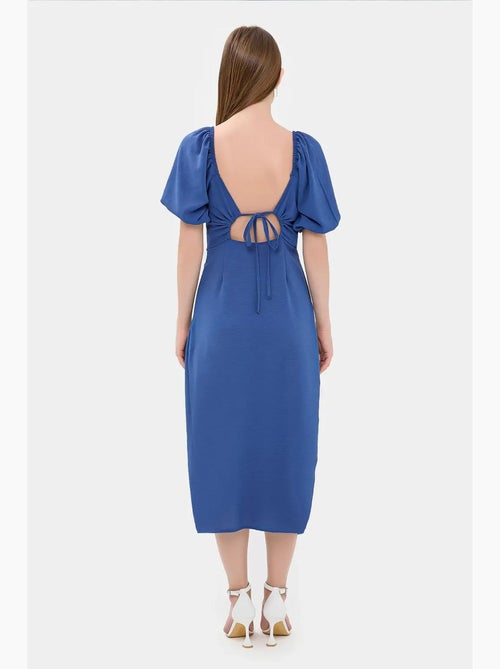 Vestido midi con escote corazón y abertura lateral hiccup - Kiabi Vestido midi con escote corazón y abertura lateral hiccup - Kiabi