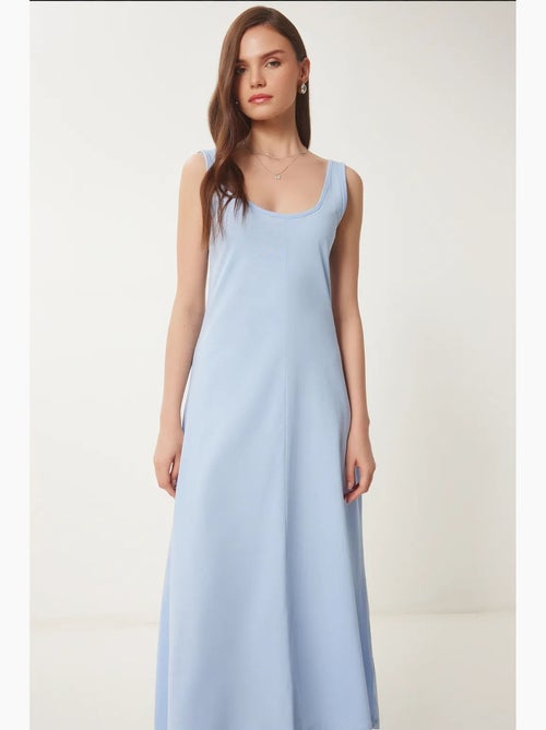 Vestido midi con escote en u istanbul - Kiabi Vestido midi con escote en u istanbul - Kiabi