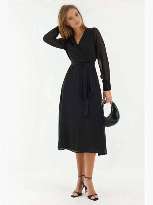 Vestido midi con escote en v y corte en a hiccup - Kiabi Vestido midi con escote en v y corte en a hiccup - Kiabi