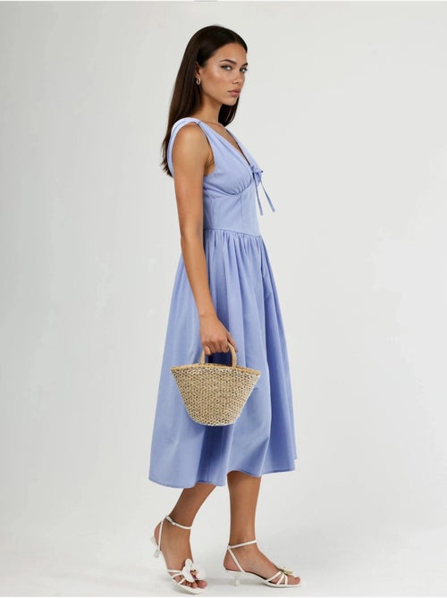 Vestido midi con escote en v y detalle de lazo de busem - Kiabi Vestido midi con escote en v y detalle de lazo de busem - Kiabi