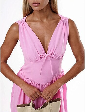 Vestido midi con escote en v y detalle de lazo de busem