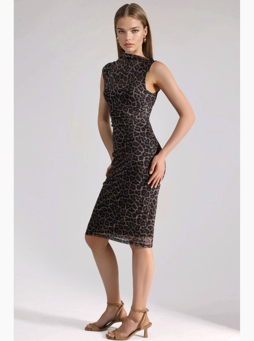 Vestido midi con estampado de leopardo y cuello asimétrico hiccup - Kiabi Vestido midi con estampado de leopardo y cuello asimétrico hiccup - Kiabi