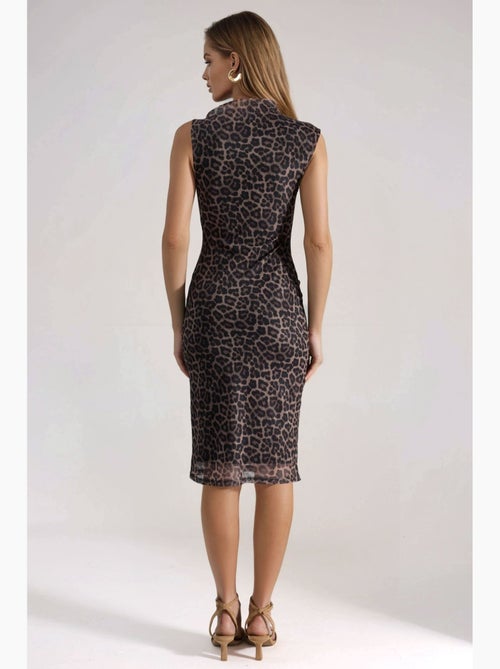 Vestido midi con estampado de leopardo y cuello asimétrico hiccup - Kiabi Vestido midi con estampado de leopardo y cuello asimétrico hiccup - Kiabi