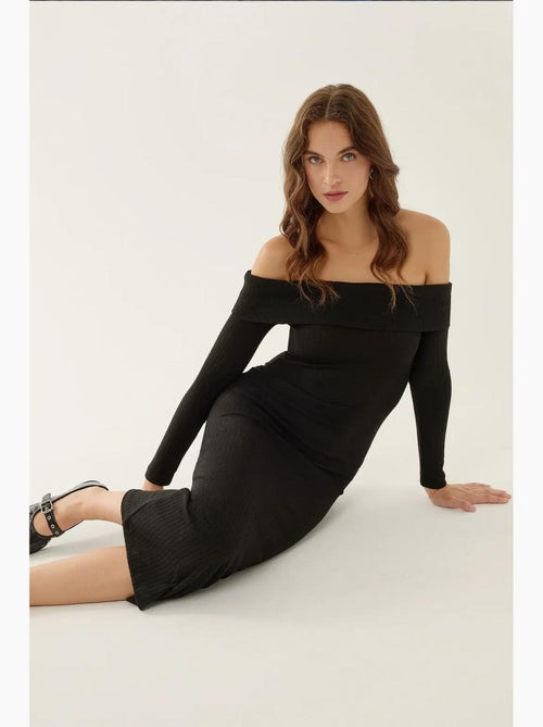Vestido midi con hombros descubiertos hiccup - Kiabi Vestido midi con hombros descubiertos hiccup - Kiabi