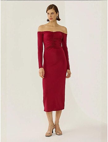 Vestido midi con hombros descubiertos