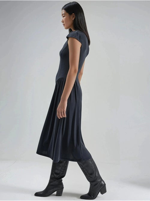 Vestido midi con paneles y cuello en u liso de busem - Kiabi