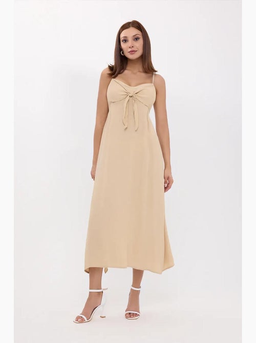 Vestido midi con tirantes finos y lazo en la parte delantera hiccup - Kiabi Vestido midi con tirantes finos y lazo en la parte delantera hiccup - Kiabi