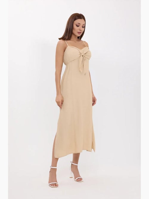 Vestido midi con tirantes finos y lazo en la parte delantera hiccup - Kiabi Vestido midi con tirantes finos y lazo en la parte delantera hiccup - Kiabi