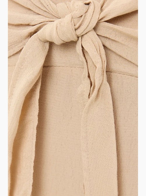 Vestido midi con tirantes finos y lazo en la parte delantera hiccup - Kiabi Vestido midi con tirantes finos y lazo en la parte delantera hiccup - Kiabi
