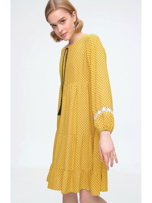 Vestido midi con volantes - Kiabi