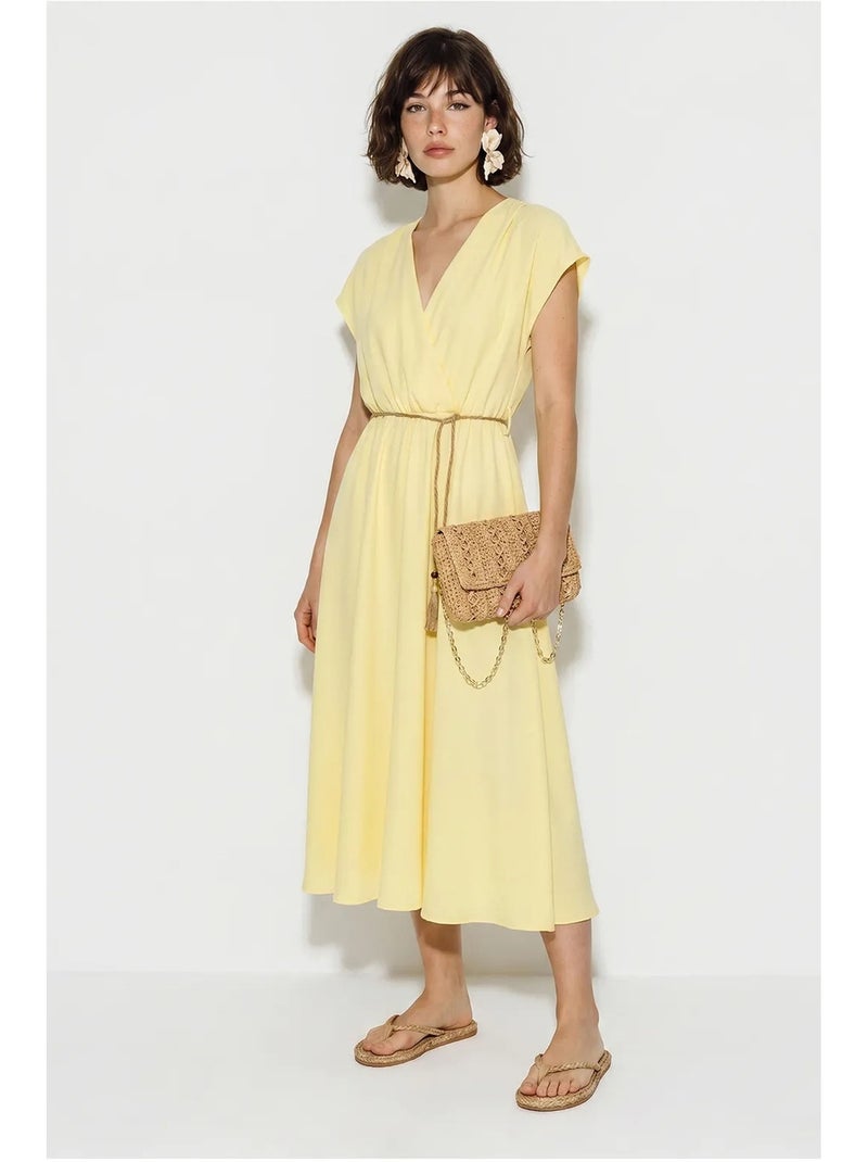 Vestido midi cruzado con cinturón lucci Amarillo limón - Kiabi