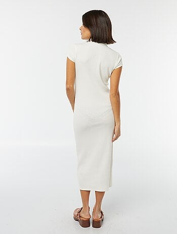 Vestido midi de canalé con cuello de polo