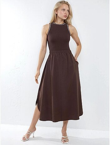 Vestido midi de canalé sin mangas con cuello redondo de busem