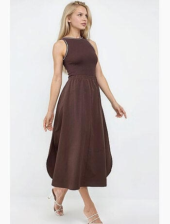 Vestido midi de canalé sin mangas con cuello redondo de busem