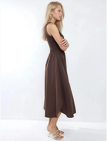 Vestido midi de canalé sin mangas con cuello redondo de busem