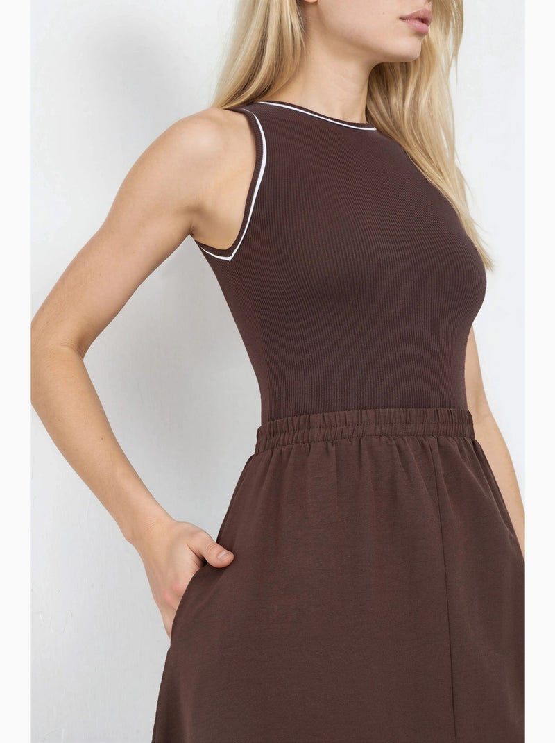 Vestido midi de canalé sin mangas con cuello redondo de busem Marrón oscuro - Kiabi