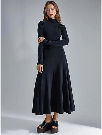 Vestido midi de corte a con cuello barco y manga larga busem