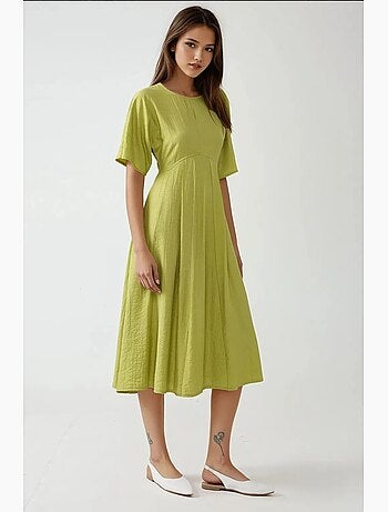 Vestido midi de corte a con cuello redondo hiccup