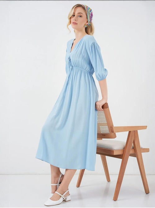 Vestido midi de corte a con escote en v y detalle de ribete bdart - Kiabi Vestido midi de corte a con escote en v y detalle de ribete bdart - Kiabi