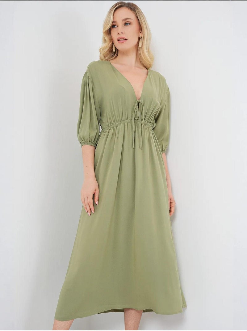 Vestido midi de corte a con escote en v y detalle de ribete bdart Verde oscuro - Kiabi