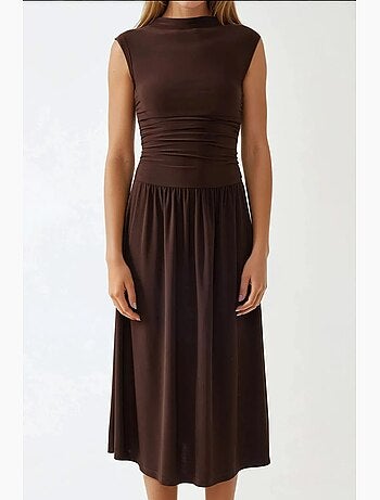 Vestido midi de corte cómodo con cuello redondo hiccup
