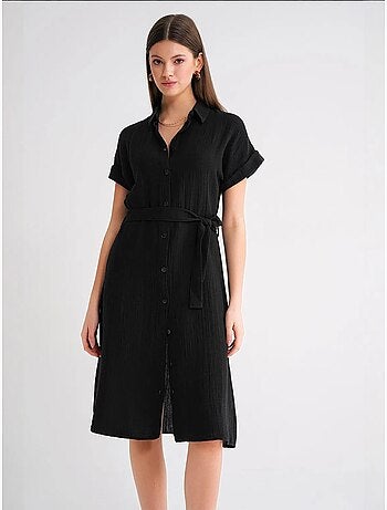 Vestido midi de corte relajado con cuello camisero y cierre de botones mixray