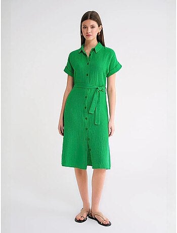 Vestido midi de corte relajado con cuello camisero y cierre de botones mixray