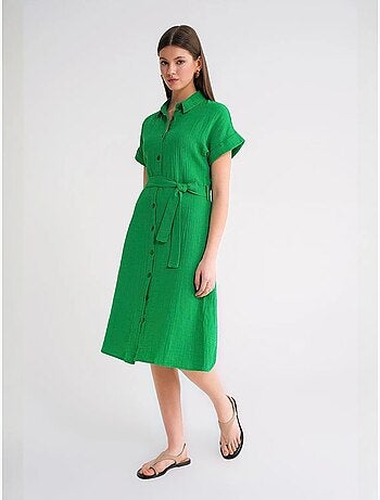 Vestido midi de corte relajado con cuello camisero y cierre de botones mixray