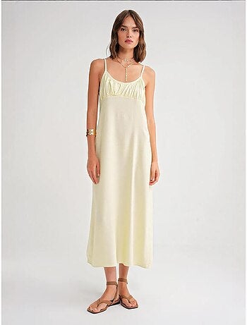 Vestido midi de corte relajado con cuello cuadrado y detalle de volantes de mixray