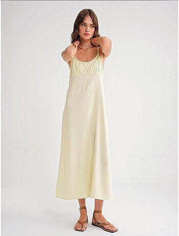 Vestido midi de corte relajado con cuello cuadrado y detalle de volantes de mixray