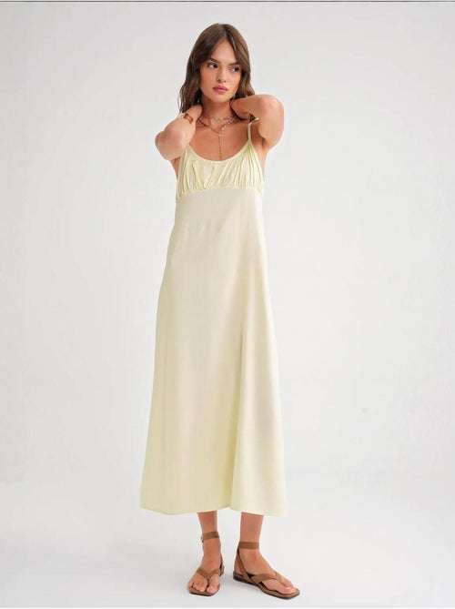 Vestido midi de corte relajado con cuello cuadrado y detalle de volantes de mixray - Kiabi Vestido midi de corte relajado con cuello cuadrado y detalle de volantes de mixray - Kiabi