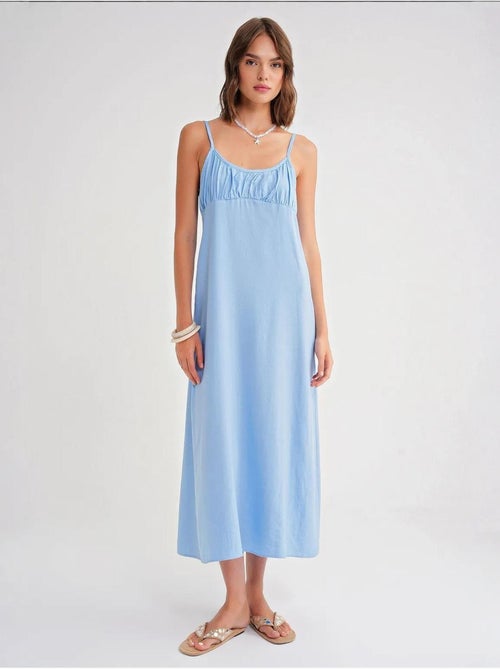 Vestido midi de corte relajado con cuello cuadrado y detalle de volantes de mixray - Kiabi Vestido midi de corte relajado con cuello cuadrado y detalle de volantes de mixray - Kiabi