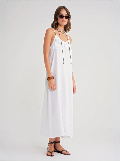 Vestido midi de corte relajado con cuello cuadrado y detalle de volantes de mixray - Kiabi Vestido midi de corte relajado con cuello cuadrado y detalle de volantes de mixray - Kiabi