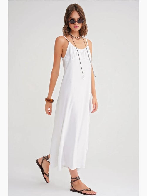 Vestido midi de corte relajado con cuello cuadrado y detalle de volantes de mixray - Kiabi Vestido midi de corte relajado con cuello cuadrado y detalle de volantes de mixray - Kiabi