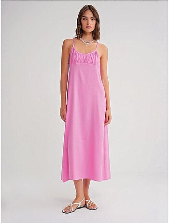 Vestido midi de corte relajado con cuello cuadrado y detalle de volantes de mixray