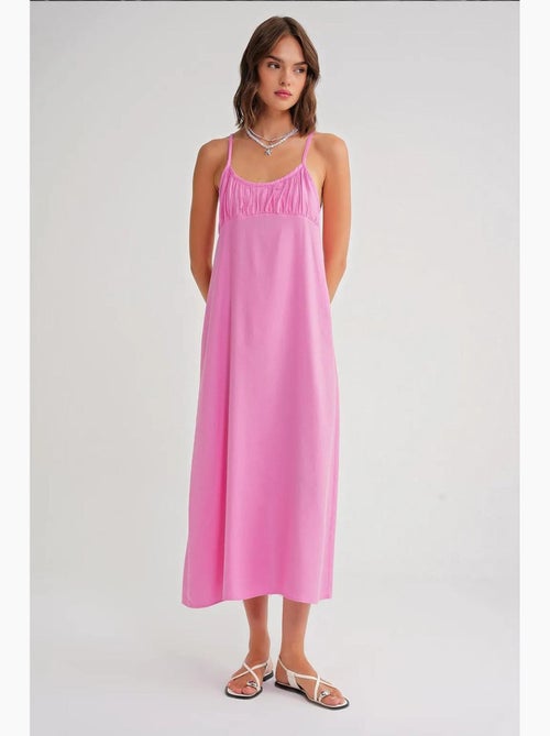 Vestido midi de corte relajado con cuello cuadrado y detalle de volantes de mixray - Kiabi Vestido midi de corte relajado con cuello cuadrado y detalle de volantes de mixray - Kiabi