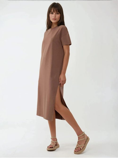 Vestido midi de corte relajado con cuello redondo hiccup - Kiabi Vestido midi de corte relajado con cuello redondo hiccup - Kiabi