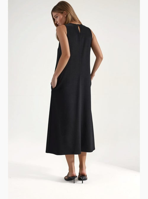 Vestido midi de corte relajado con cuello redondo hiccup - Kiabi Vestido midi de corte relajado con cuello redondo hiccup - Kiabi