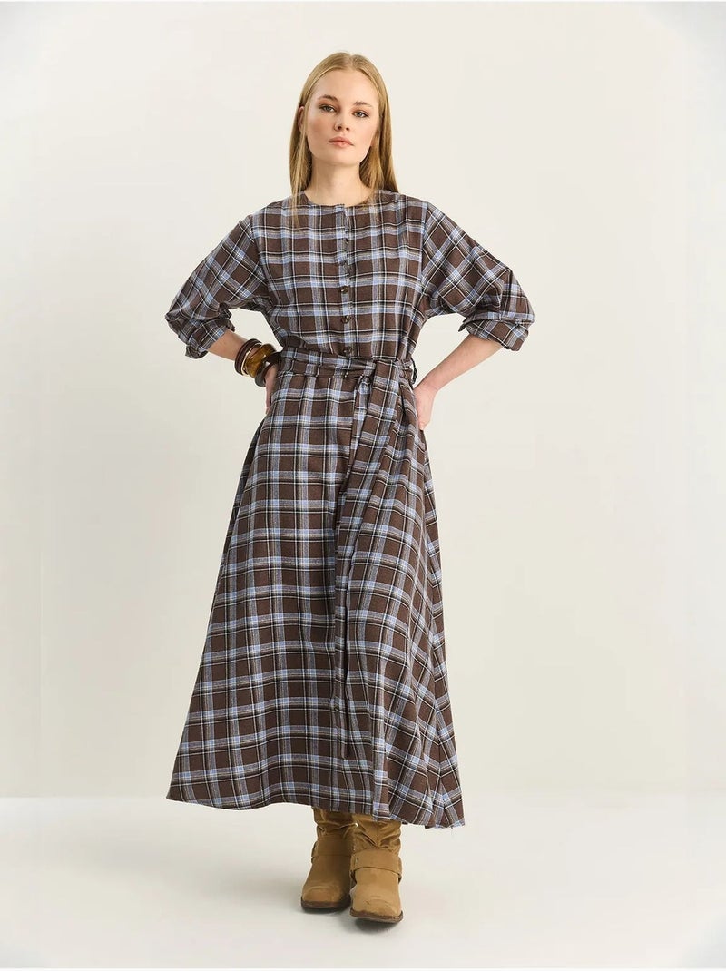 Vestido midi de cuadros con cinturón lucci Marrón - Kiabi